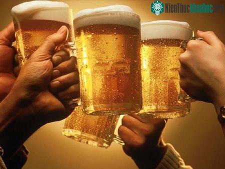 Người uống bia "hẫp dẫn" muỗi hơn.