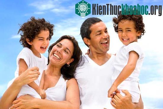Người có tuổi thơ êm đềm dễ ly hôn ảnh 0