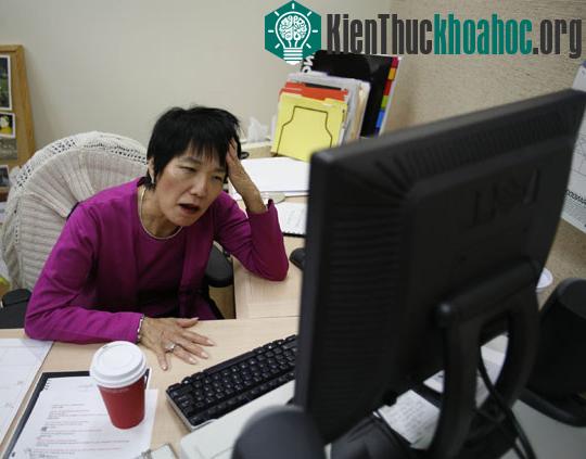 Bệnh sợ máy tính là do bẩm sinh ảnh 0