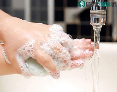 Nên rửa tay sau khi ra quyết định ảnh 0