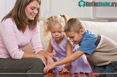 Con gần gũi mẹ dễ có tình yêu đẹp khi lớn ảnh 0