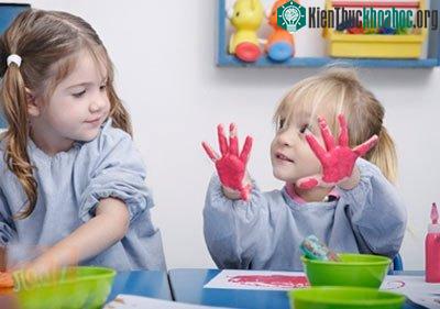 Bé hoạt bát, lớn khỏe mạnh ảnh 0