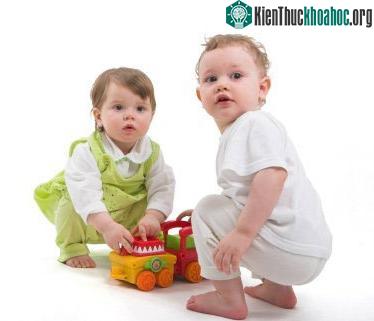 Từ tuổi lên năm, bé gái đã giỏi hơn bé trai ảnh 0