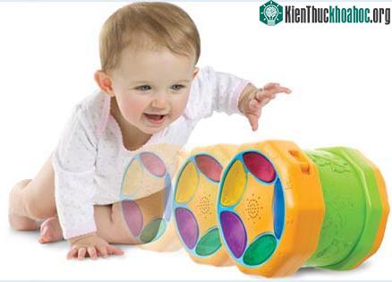 Trẻ chậm biết bò thường học kém ở trường ảnh 0