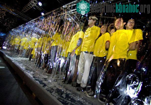 Nhiều người nhất trong một chiếc bong bóng xà phòng