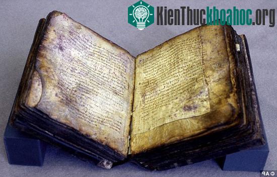 Bí ẩn bên trong cuốn kinh cầu nguyện từ thế kỷ 13 ảnh 1
