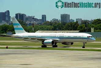 Chiếc chuyên cơ Tango 01 tại Buenos Aires ngày 18/12/2003.