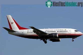 Chuyên cơ Boeing 737-528 của Tổng thống Peru Alejandro Toledo đang hạ cánh xuống căn cứ không quân ở thủ đô Lima.