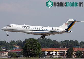 Chuyên cơ Perdana Zero One đang chở Thủ tướng Badawi quay lại căn cứ không quân Subang