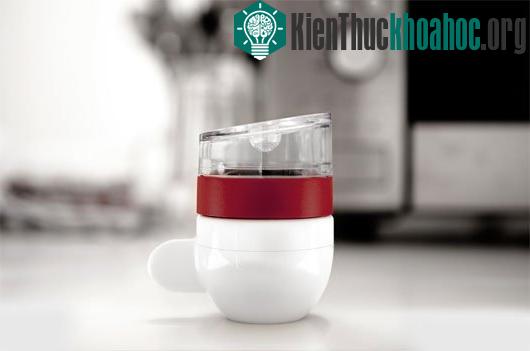 Máy pha cà phê nhỏ nhất thế giới “khuấy động” dân văn phòng