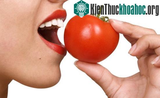 Cà chua từng bị coi là thứ quả độc do làm rò rỉ chì trong các đĩa đựng bằng hợp kim thiếc. (Ảnh:&nbsp;glamcheck.com)