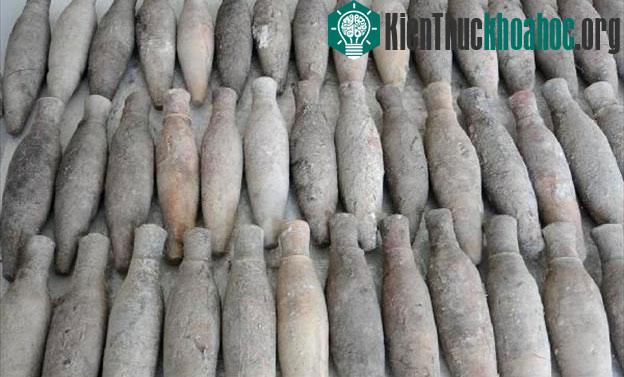 Bình gốm sứ đựng thuốc trị trầm cảm và bệnh tim trong cuộc khai quật ở Istanbul, Thổ Nhĩ Kỳ. (Ảnh: CEN).