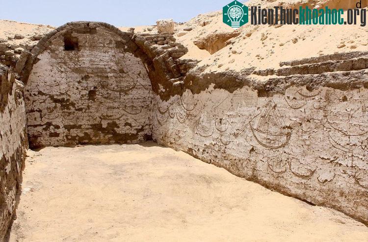 Các kí tự bí ẩn được vẽ gần ngôi mộ của pharaoh Ai Cập.
