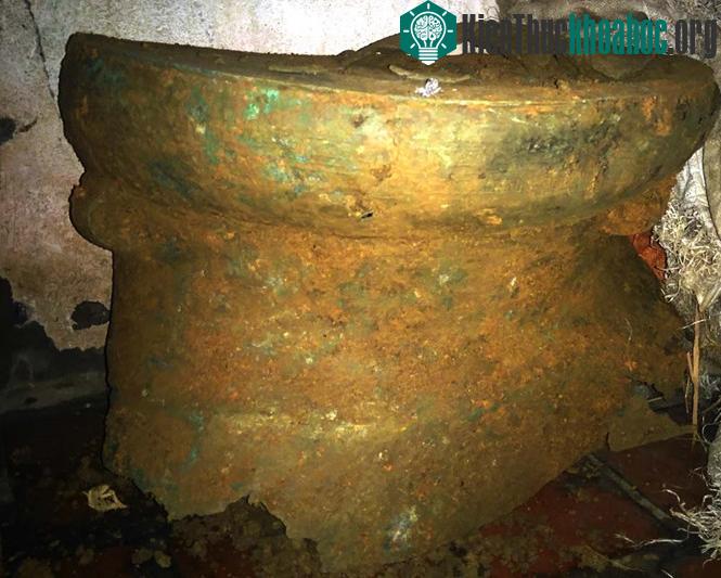 Chiếc trống đồng cổ có niên đại hàng ngàn năm tuổi được phát hiện gần Di sản thế giới Thành Nhà Hồ.