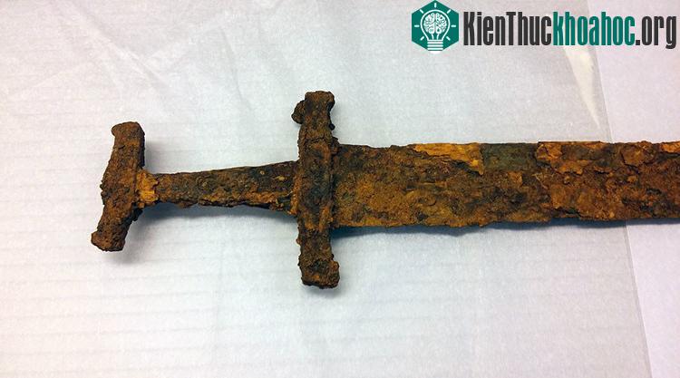 Thanh kiếm Viking còn nguyên vẹn sau 1.000 năm. (Ảnh: Cơ quan Di sản Văn hóa Iceland).