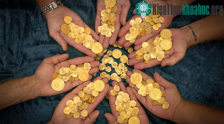 Những đồng tiền vàng được tìm thấy trên chiếc tàu đắm.
