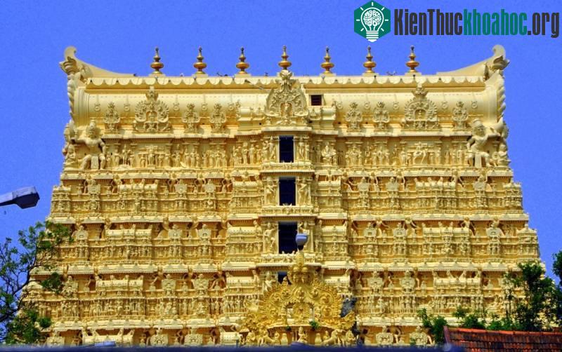 “Núi vàng” trong đền Sree admanabhaswamy