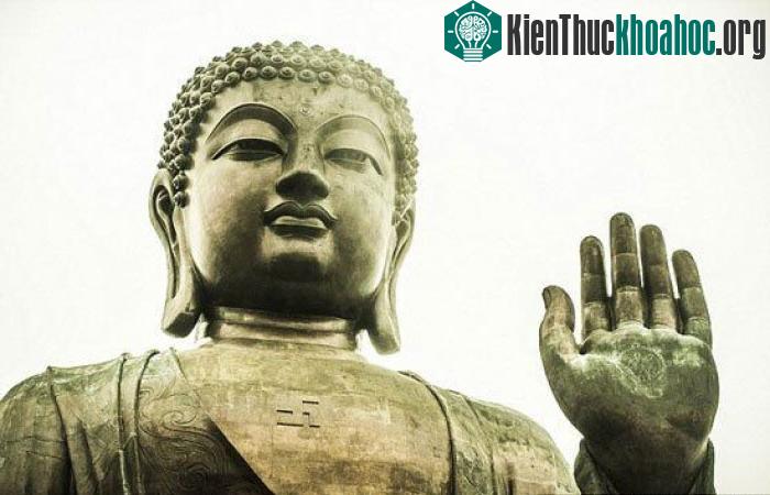 Các nhà nghiên cứu cho rằng những gì trong chiếc rương vàng là một trong nhiều phần hài cốt của Đức Phật được chuyển tới Trung Quốc.