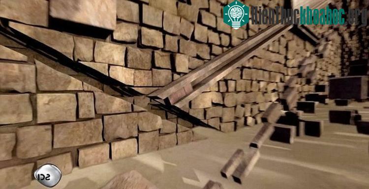 Ba khối đá granite rơi xuống một lối đi để chặn đường vào phòng nhà vua bên trong kim tự tháp. (Ảnh: Science Channel).
