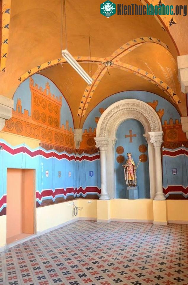 Bức tranh đã được vẽ bởi một người Pháp tên là Comte Marie Paul Amedee de Piellat.