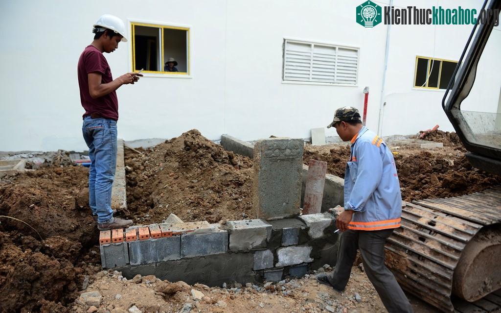 Theo một số nhà nghiên cứu, Hộ trưởng là một chức được dùng sau khi Pháp chiếm toàn bộ Nam Kỳ (1867). Như vậy, nếu một người mất vào năm 1845 khó có thể là Hộ trưởng.