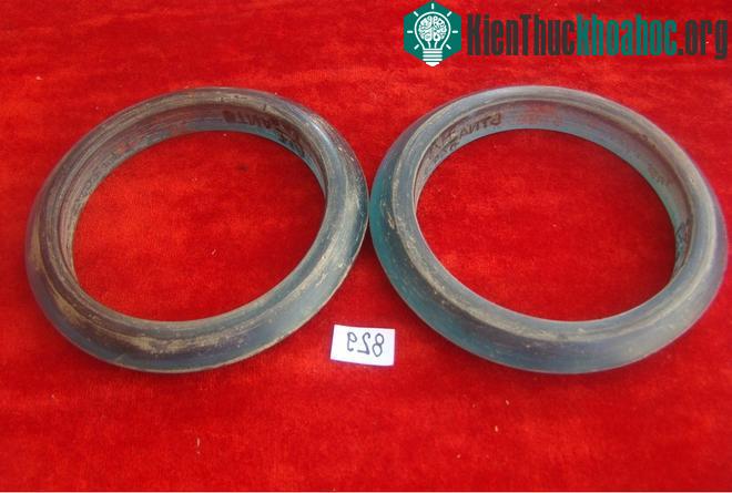 Bà Nguyễn Thị Mai, Trưởng phòng Nghiên cứu kiểm kê bảo quản Bảo tàng Nghệ An cho biết, bộ sưu tập đồ trang sức văn hóa Đông Sơn tại bảo tàng có 495 hiện vật được chia thành 4 nhóm dựa vào tiêu chí ...