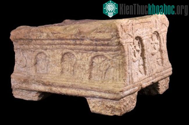 Khối đá Magdala khắc họa hình ảnh Đền Thánh. (Ảnh: Yael Yolovich).