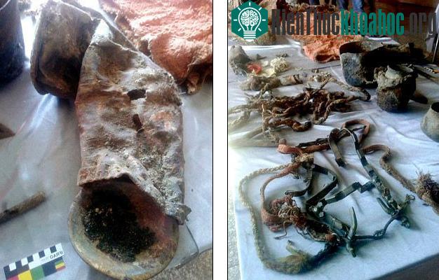 Đồ đạc tìm thấy bên trong mộ.