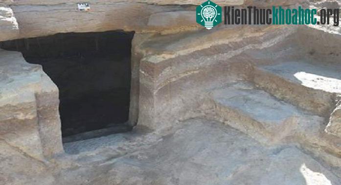 Lối vào khu mộ đầy bí ẩn.