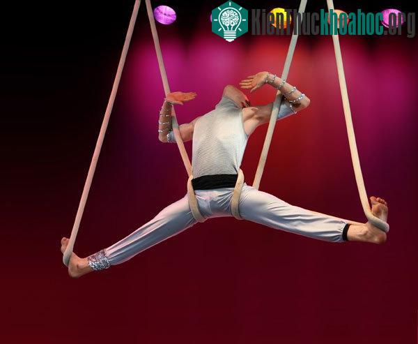 Các nhà khảo cổ học tìm thấy bộ xương không đầu của một nghệ sĩ nhào lộn bị hiến tế.