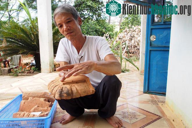 Những hiện vật giá trị được đoàn khảo cổ chọn lọc, rửa sạch để ghi lại hình ảnh. Trong đó, nhiều hiện vật có thể ghép lại với nhau cho thấy khu đền tháp khá hoàn chỉnh.