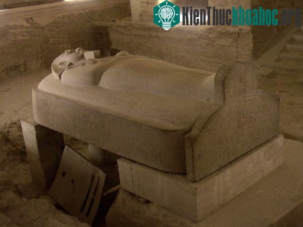 Quan tài bằng đá của Pharaoh Merenptah ở KV8.