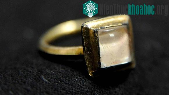 Cây gậy phép bí ẩn 500 năm tuổi ra mắt ảnh 2