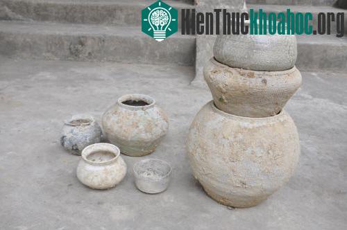 Hiện tại anh Dương đang cất giữ những chiếc bình này&nbsp;tại nhà của mình. Có nhiều người đến hỏi mua nhưng anh không bán.