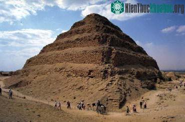 Kim tự tháp bậc thang Djoser