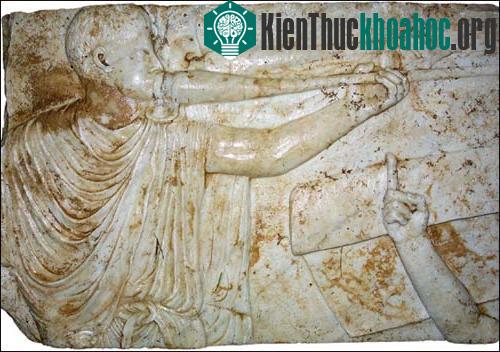 Tảng đá được tìm thấy dưới lòng đất trong khu vườn ở phía bắc Rome