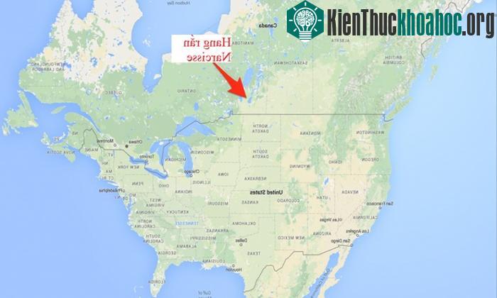 Manitoba, Canada, là nơi có nhiều hố sụt trên tầng đá vôi ở lớp đất mặt. Các hang động dưới đất này trở thành địa điểm lý tưởng cho những con rắn trải qua giấc ngủ đông 8 tháng