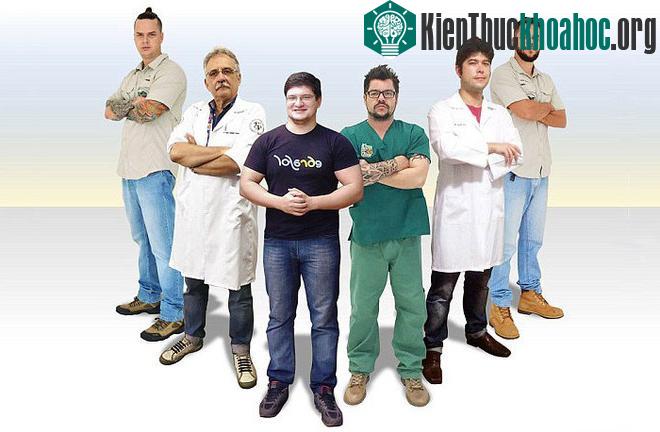 The Animal Avengers là "biệt đội" gồm bốn bác sĩ thú y, một bác sĩ phẫu thuật răng miệng và một nhà thiết kế 3D.