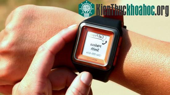 MetaWatch có thể được dùng kèm với iPhone&nbsp;
