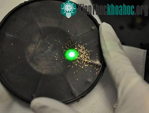 Một nhóm các chuyên gia đã tìm được cách gấp những cấu trúc cỡ&nbsp;3mm dưới tia laser cường độ thấp - (Ảnh: U.S. Army Research Laboratory)
