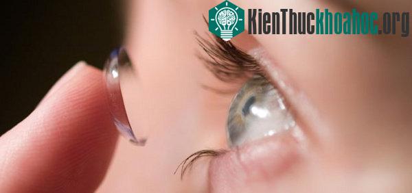 Nhờ công nghệ của Đại học Ghent, người sử dụng có thể đọc tin nhắn trên kính áp tròng.&nbsp;