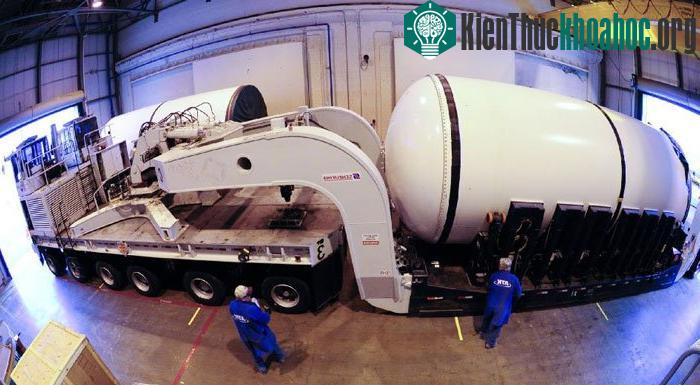 SLS là tên lửa đẩy sử dụng nhiên liệu rắn lớn nhất và mạnh nhất từ trước đến nay của NASA. (Ảnh: Physorg)