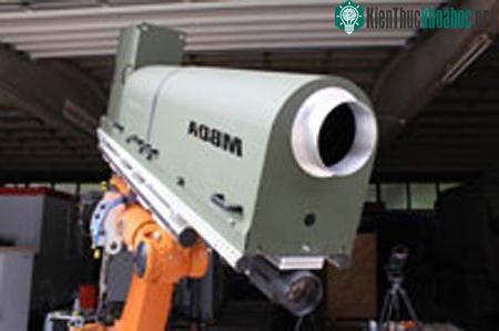 Pháo laser đốt thủng tấm thép dày 40mm