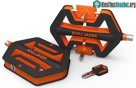 Khóa xe đạp tích hợp với pedal
