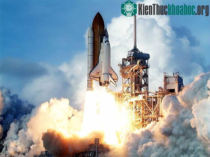 Công nghệ khiến những chuyến bay vào vũ trụ ngày càng rẻ và nhanh chóng. (Ảnh: Discovery).