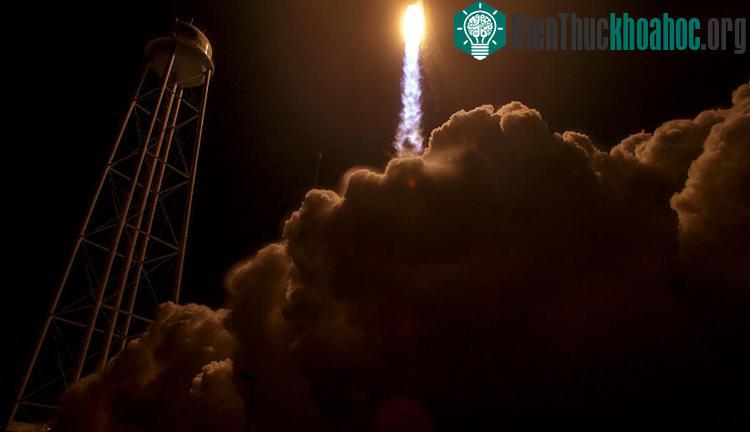 Tàu vũ trụ Cygnus được phóng lên để tiếp tế hàng cho trạm ISS. (Ảnh: Bill Ingalls).