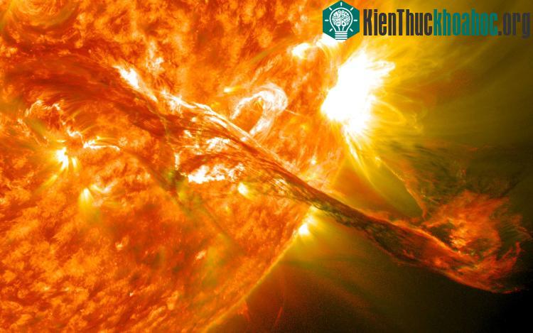 Bề mặt Mặt Trời vào ngày 23/5/1967 với khu vực sáng màu ở gần giữa hình là nơi những đợt phun trào mạnh diễn ra. (Ảnh: Kho lưu trữ lịch sử NSO).