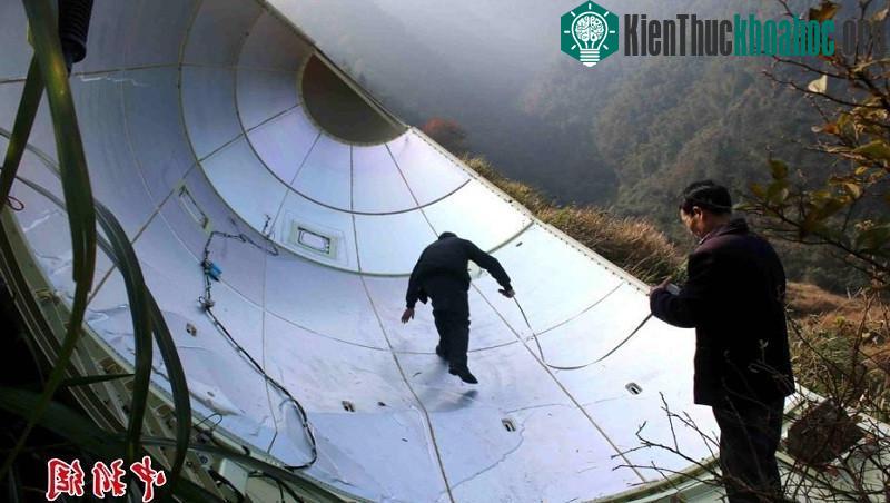 Nhà chức trách địa phương ngay lập tức có mặt ở hiện trường và triển khai các biện pháp ứng phó khẩn cấp.