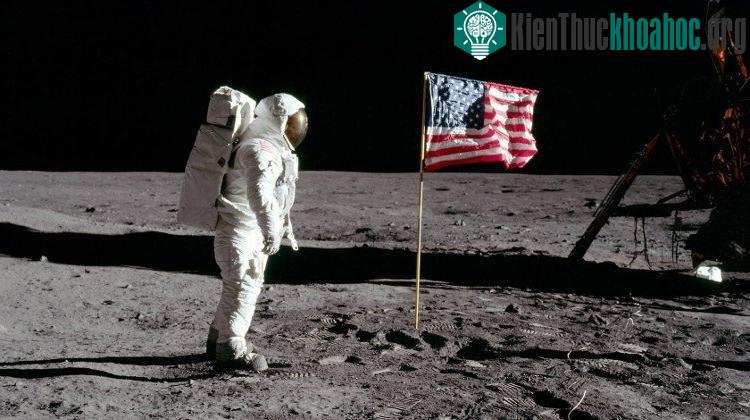 NASA phóng tàu vũ trụ Apollo 11 thực hiện thành công sứ mệnh đổ bộ lên Mặt Trăng vào ngày 20/7/1969.