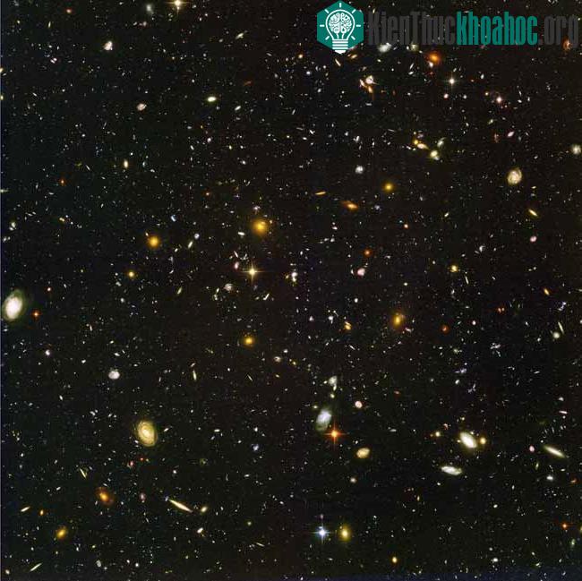 Màu sắc rực rỡ tự nhiên của các dải ngân hà do&nbsp;kính thiên văn Hubble chụp được. (Nguồn: NASA)
